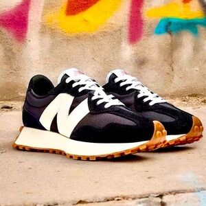 New Balance 327 Women’s Sneakers Shoes Casual Athletic Black White size 9 NEW